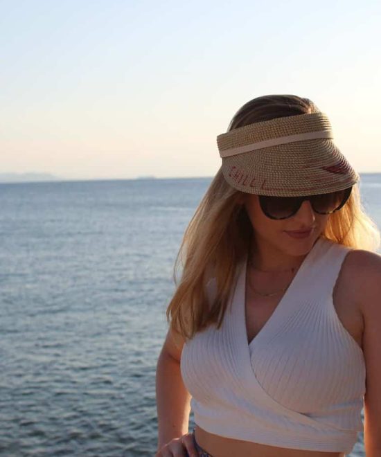 καπέλο καυτή πιπεριά φορεμένο σε μοντέλο,φώτο 2