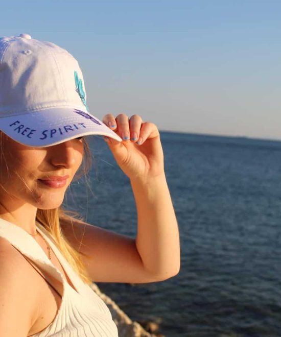 Καπέλο με πεταλούδες σε μοντέλο, φωτο 4