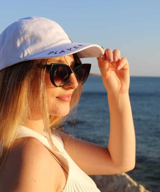 καπέλο jockey με μπάλα ποδοσφαίρου