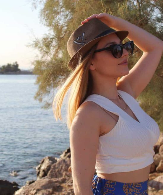 Καπέλο unisex Πειρατής , φορεμένο σε μοντέλο