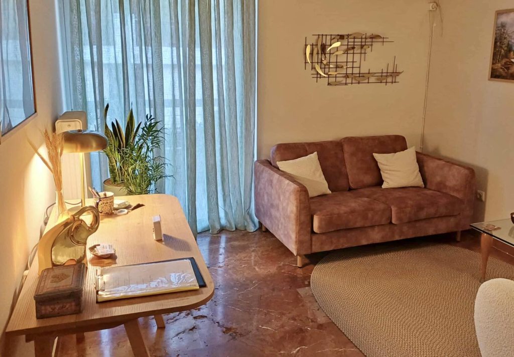 anakainisi se grafeio stin Glyfada